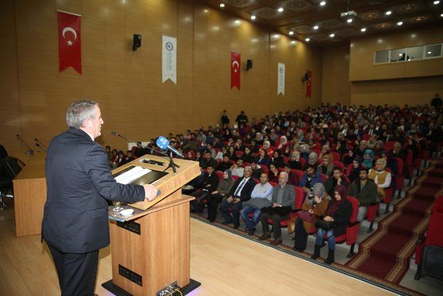 Bayburt’ta ‘İnsan Hakları’ konulu konferans düzenlendi