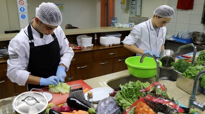 Beyaz Kalpler en g&uuml;zel yemek i&ccedil;in yarıştı