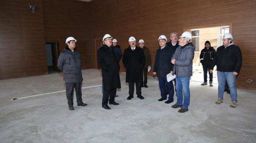 Vali Toraman İl Emniyet Müdürlüğü inşaatında incelemelerde bulundu