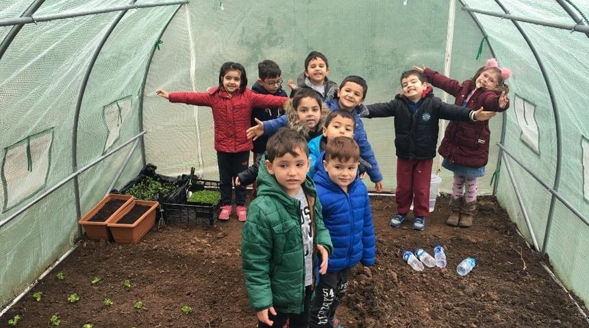 Miniklerin bitki yetiştirme heyecanı