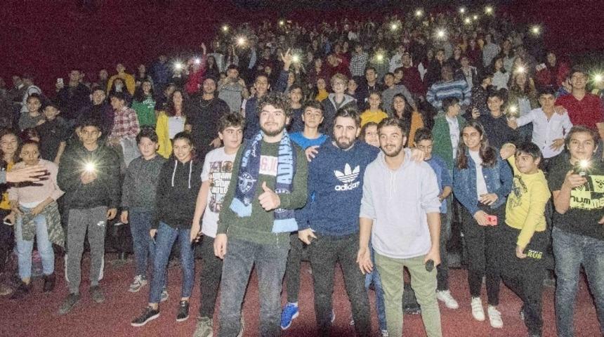 &ldquo;Kafalar Karşık&rdquo; filminin oyuncularına sevgi seli