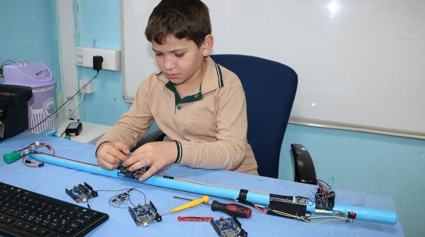 (&Ouml;zel) G&ouml;rme engelliler i&ccedil;in &lsquo;G&ouml;ren g&ouml;z&rsquo; isimli mesafe sens&ouml;rl&uuml; engelli bastonu keşf ettiler