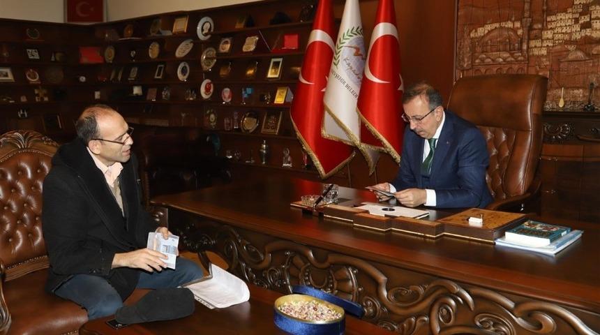 Se&ccedil;en, halk g&uuml;n&uuml; uygulamalarına devam ediyor