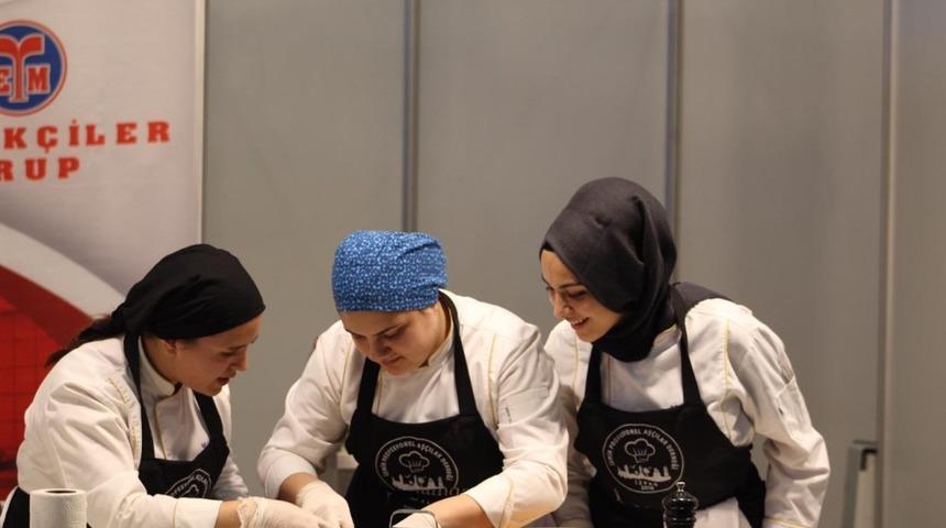 MSKÜ öğrencileri İzmir’den madalyalarla döndü