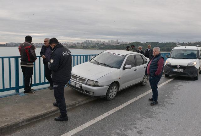 Kayıp ağabeyini arama çalışmasını ağlayarak izledi