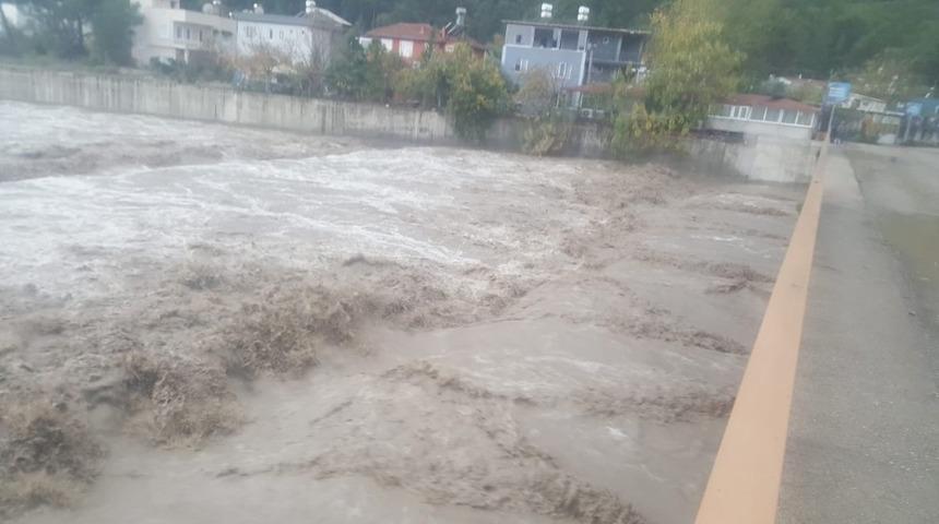 T&uuml;rkiye&rsquo;de g&uuml;nl&uuml;k yağış rekoru kırıldı