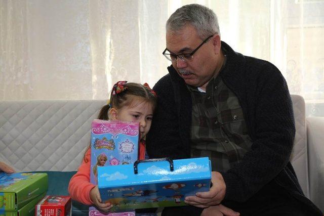 Vali Gündüzöz’den Suriyeli aileye ziyaret