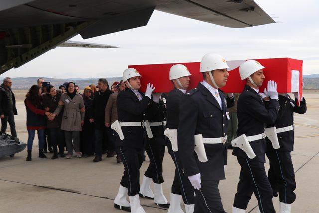 Şehit polis Nazım Tuncer in cenazesi memleketi Uşak a getirildi 2