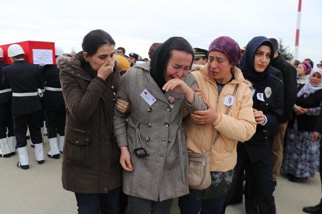 Şehit polis Nazım Tuncer in cenazesi memleketi Uşak a getirildi 4