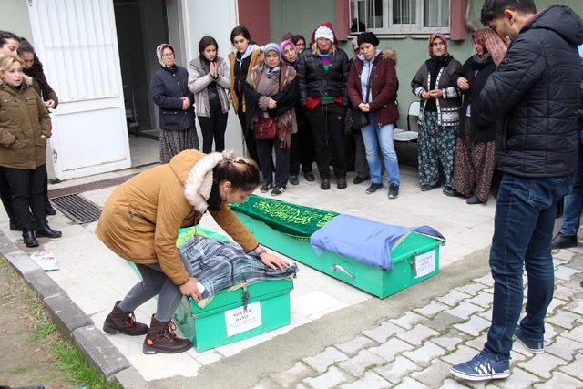 Emekli astsubayın öldürdüğü eşi ve kızı yan yana toprağa verildi