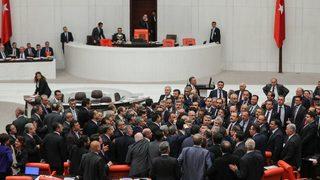 Meclis'te olay sözler! 'FETÖ’cü şerefsiz, köpek…'