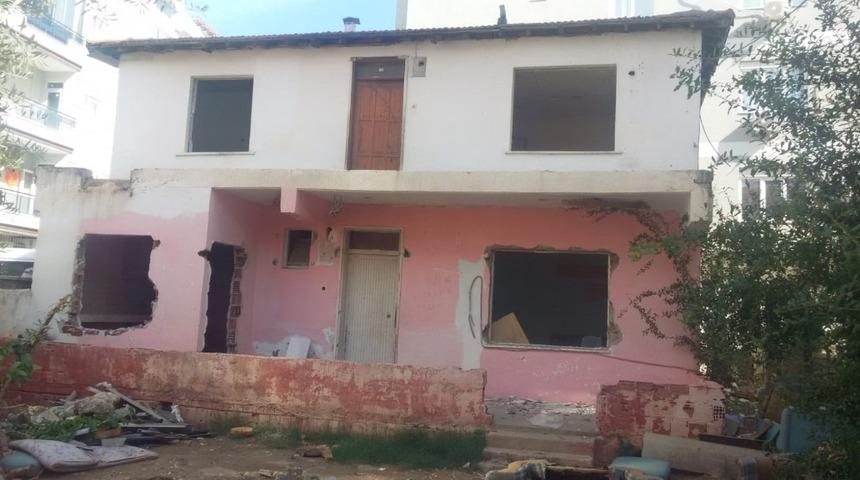 Antalya&rsquo;daki metruk binalar yıkılıyor