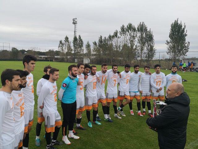 Şeyh Edebali Üniversitesi Futbol Takımı turnuvadan kupayla döndü