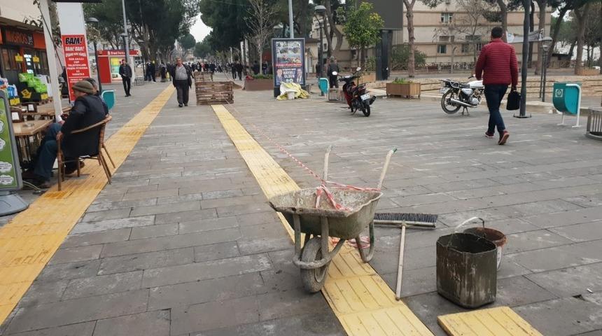 Alaşehir&rsquo;de g&ouml;rme engelli yolları yenileniyor