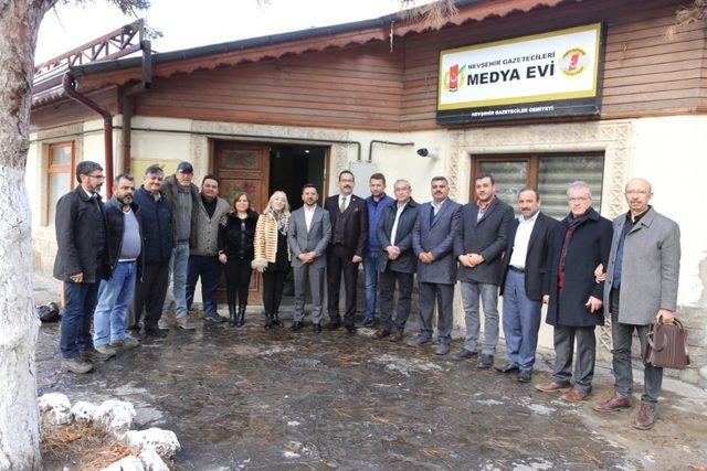 AK Parti Belediye Başkan adayı Arı Nevşehir Gazeteciler Cemiyetini ziyaret etti