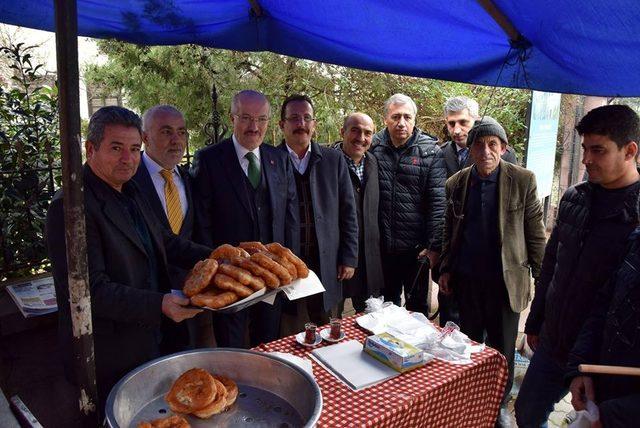 Meslektaşları öldürülen gazeteciyi andı