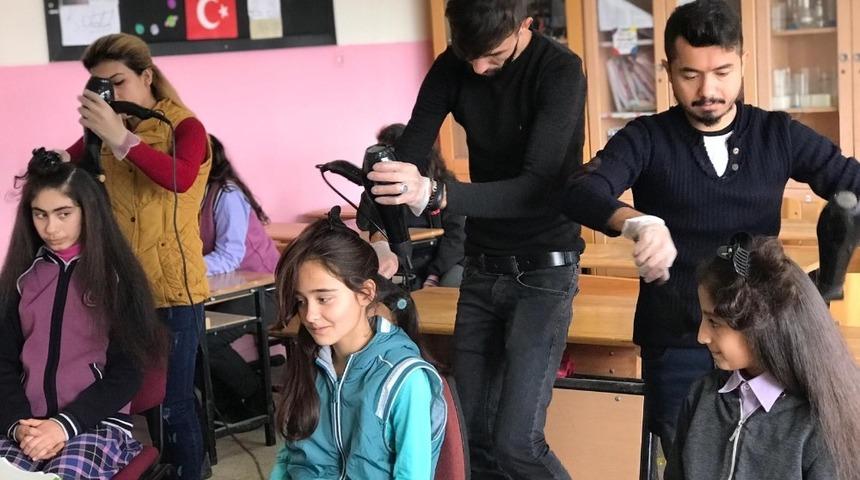 Köy okullarındaki öğrencilerin saçları ücretsiz kesiliyor