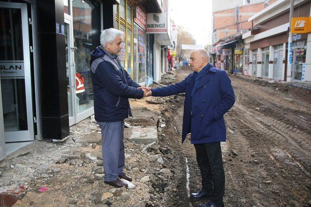 Karaman’da Gazipaşa Caddesinde asfalt ve kaldırım düzenlemesi 1