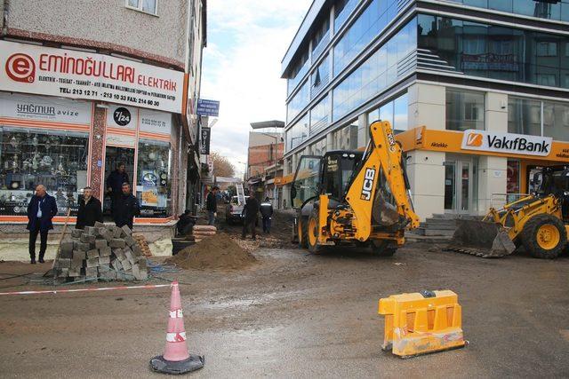 Karaman’da Gazipaşa Caddesinde asfalt ve kaldırım düzenlemesi 2