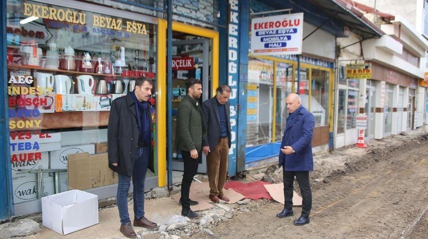 Karaman&rsquo;da Gazipaşa Caddesinde asfalt ve kaldırım d&uuml;zenlemesi