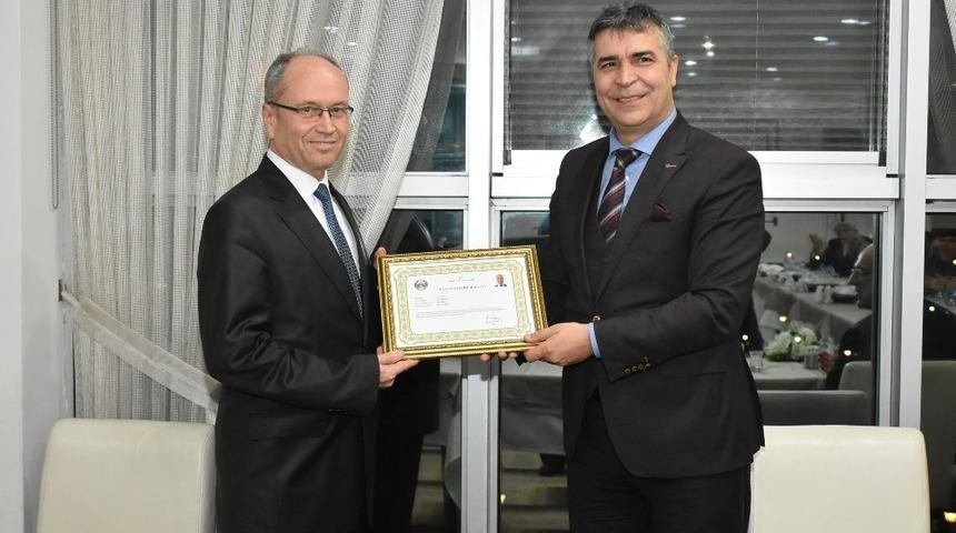 İsmail G&uuml;r Manisa&rsquo;ya veda etti