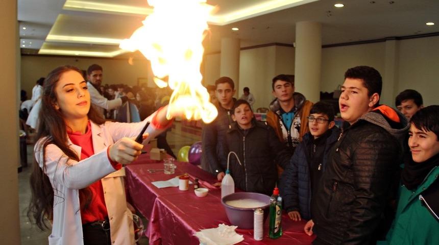 Hayatımız Bilim Şenliği, Atat&uuml;rk &Uuml;niversitesinde Başladı