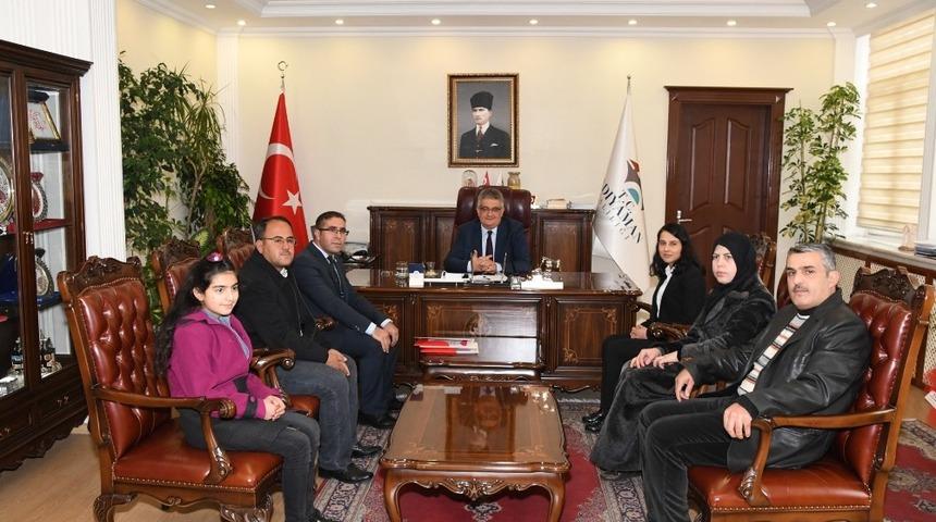 Vali Aykut Pekmez Suriyelilerle bir araya geldi