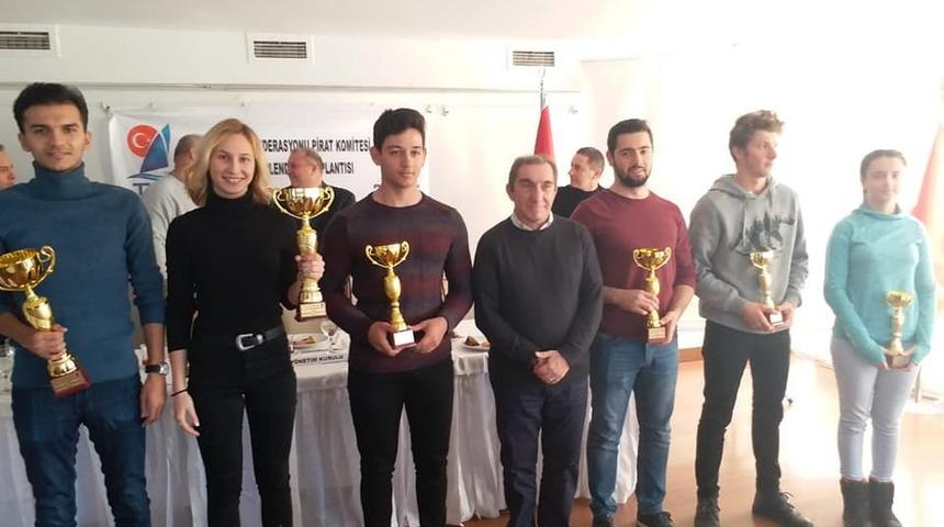 Kaytazdere Belediyesi Yelken Kul&uuml;b&uuml; gen&ccedil;lerde şampiyon oldu