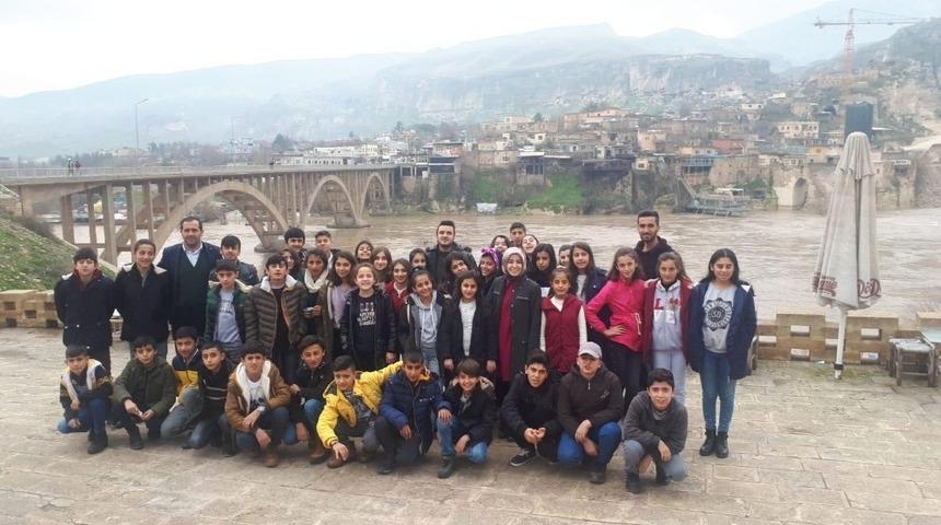 Hakkarili &ouml;ğrenciler G&uuml;neydoğu&rsquo;yu gezdi