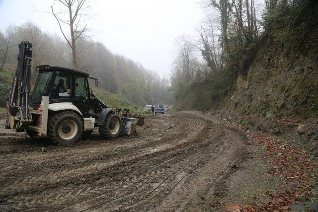 Sapanca Belediye ekipleri stabilize yol çalışmasına devam ediyor