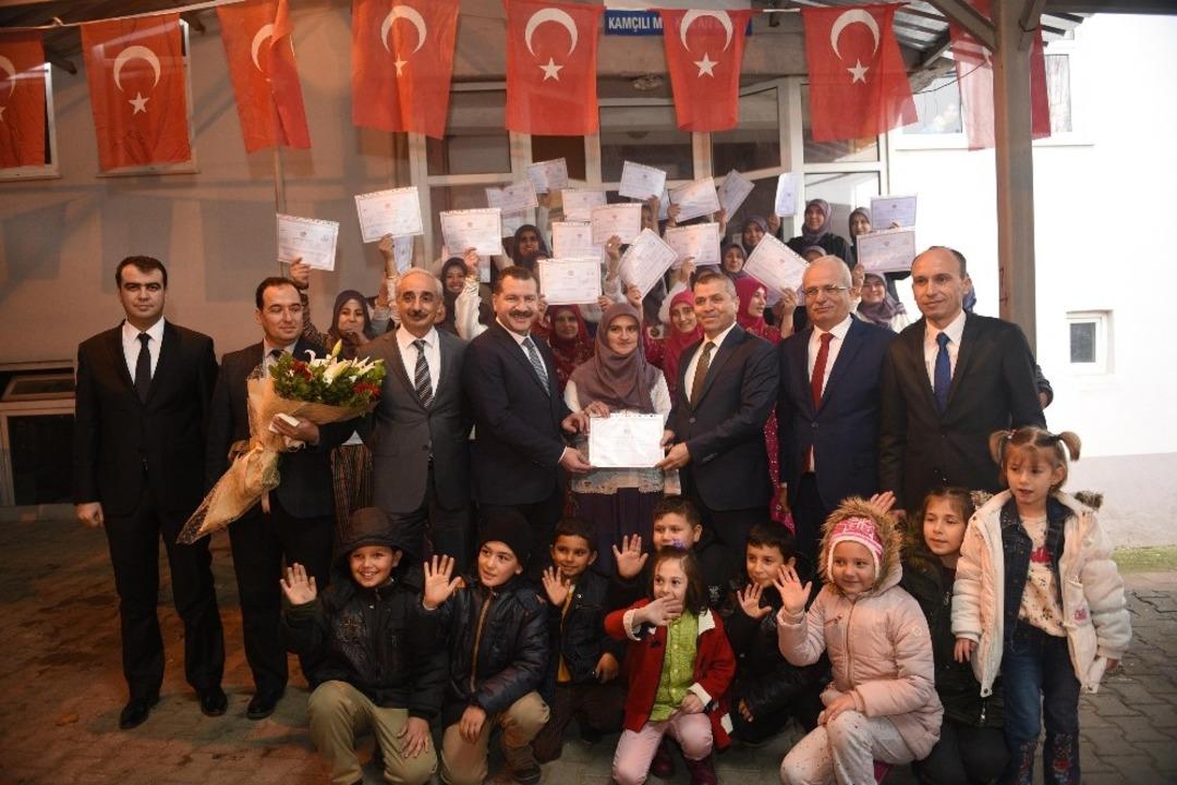 Balıkesir  Pullusu kursunu bitiren kadınlara sertifikaları verildi