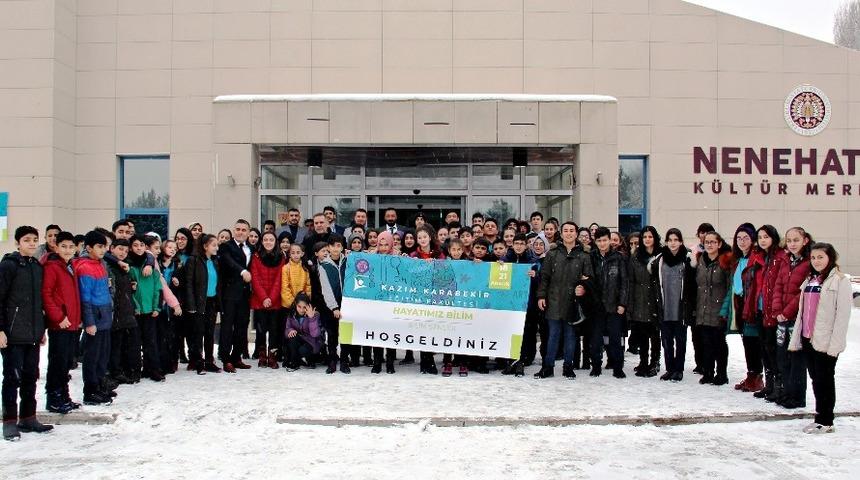 Hayatımız Bilim Şenliği, Atat&uuml;rk &Uuml;niversitesinde başladı