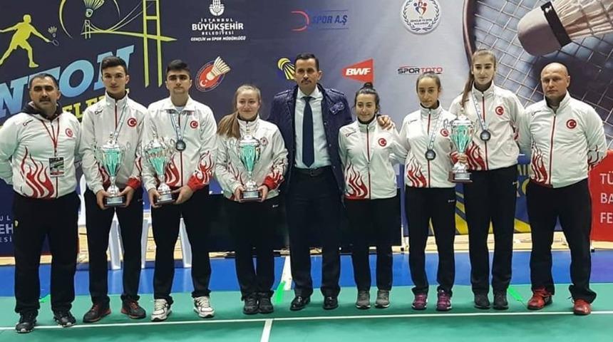 Milli badmintoncular yeni bir başarıya daha imza attılar