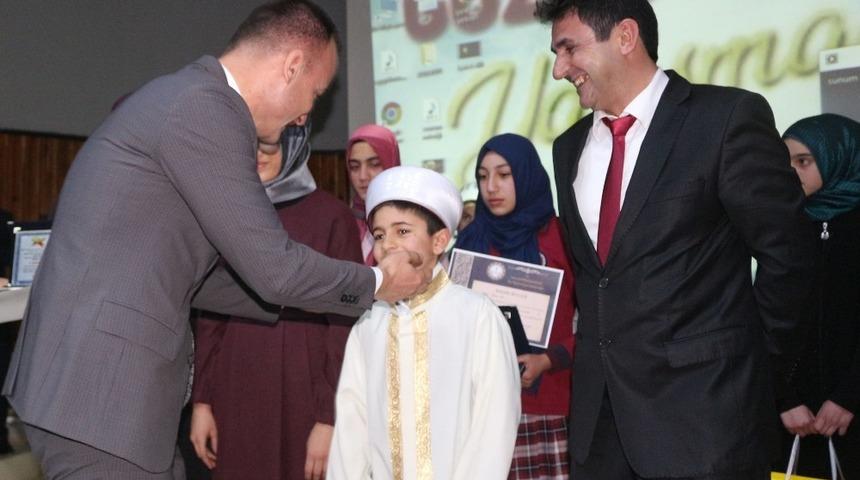 Ağrı&rsquo;da Kur&rsquo;an-ı Kerim&rsquo;i y&uuml;z&uuml;nden g&uuml;zel okuma yarışmaları