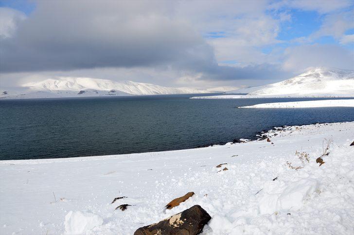 Türkiye'nin en yüksek gölü beyaza büründü G2