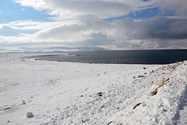 Türkiye'nin en yüksek gölü beyaza büründü G4
