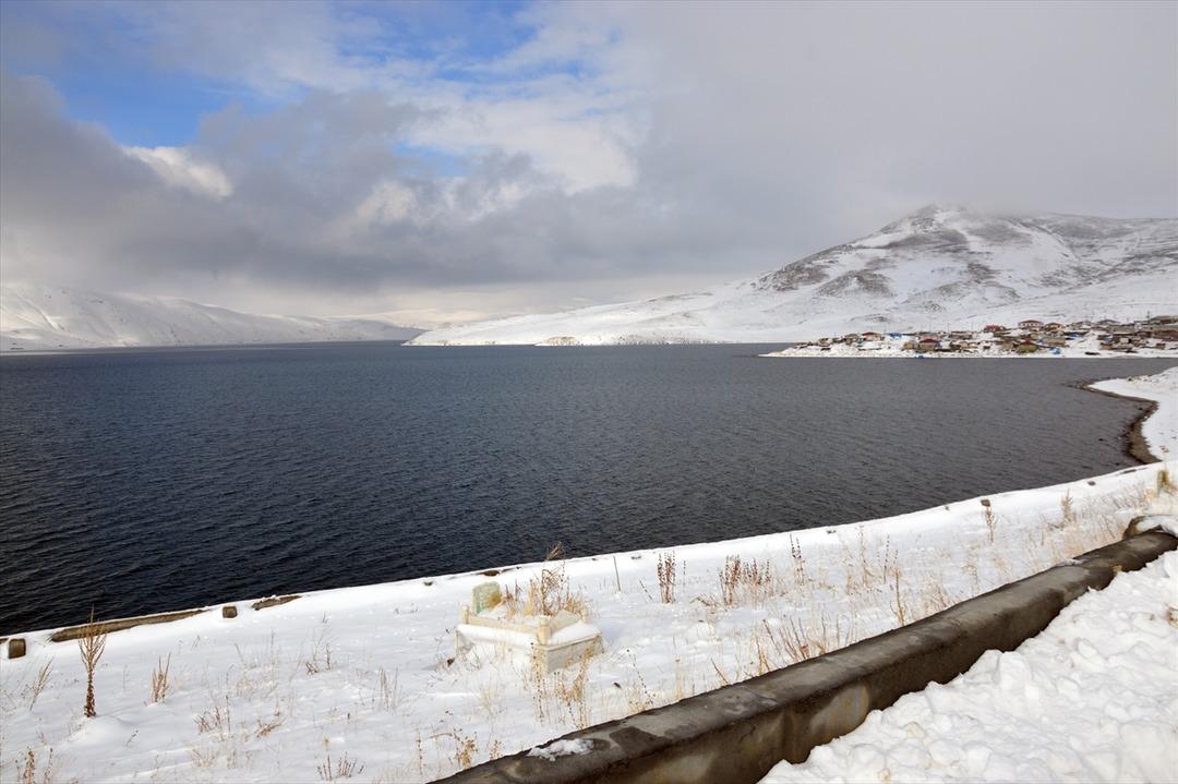 T&uuml;rkiye'nin en y&uuml;ksek g&ouml;l&uuml; beyaza b&uuml;r&uuml;nd&uuml;