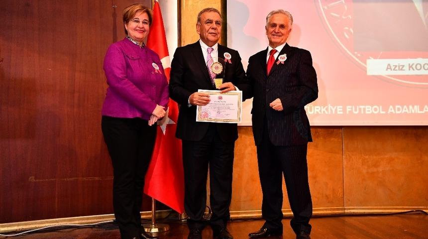 Başkan Kocaoğlu&rsquo;na onur &ouml;d&uuml;l&uuml;