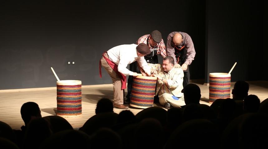 &rsquo;Pırtlatan Bal&rsquo; &ccedil;ocuk tiyatrosu minik seyircisi ile buluştu