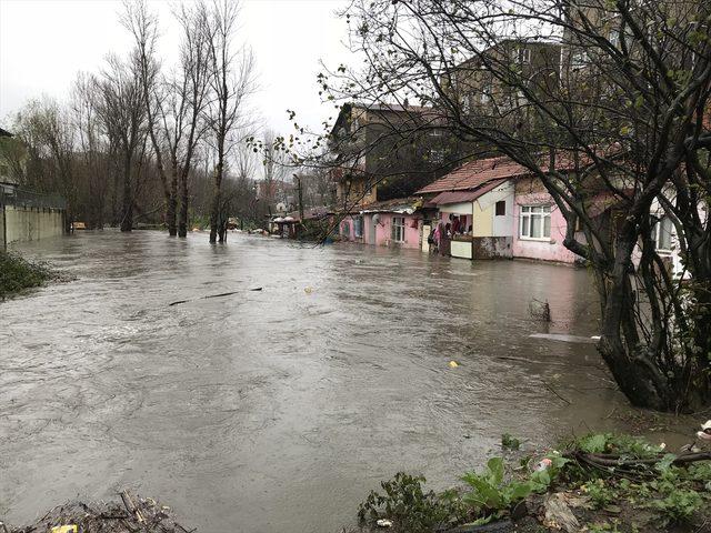 Sarıyer'de dere taştı<br />
