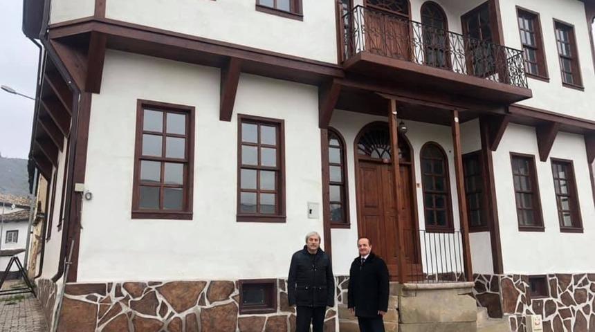 Başkan Şahin ve İl M&uuml;d&uuml;r&uuml; Budak restorasyon &ccedil;alışmalarını inceledi