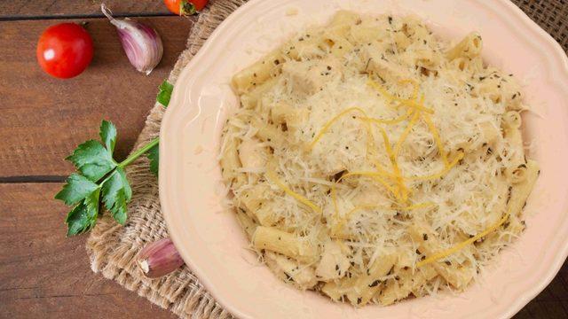 Fesleğenli Tavuklu Makarna