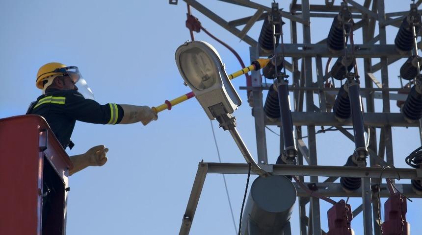 Enerji hattı, trafo ve sokak armat&uuml;rleri kışa hazırlandı