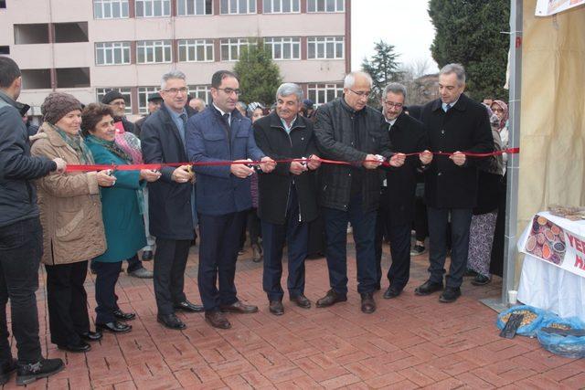 Bayanlardan el emeği yerli ürünler standı