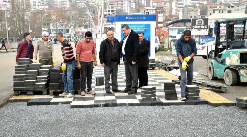 İl&ccedil;e Girişinde yenileme &ccedil;alışması