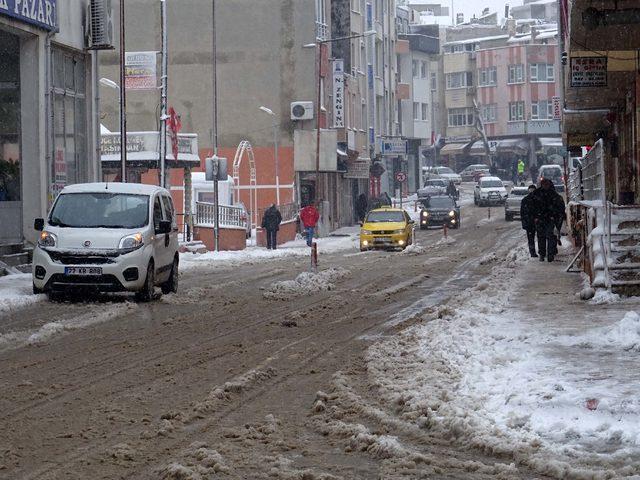 Trakya'yı kar yağışı vurdu; Okullar tatil edildi, kazalar oldu(2)