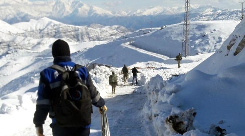 Dicle Elektrik ekipleri sınır g&uuml;venliği i&ccedil;in işbaşında
