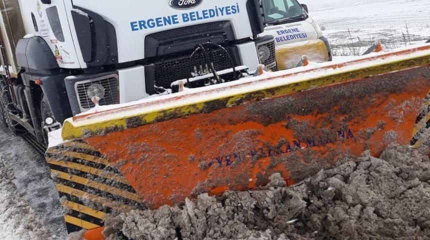 Ergene&rsquo;de karla m&uuml;cadele &ccedil;alışmaları s&uuml;r&uuml;yor