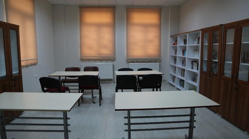 K&ouml;y okullarına k&uuml;t&uuml;phane kuruyorlar