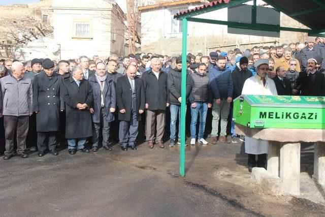 Trafik kazasında hayatını kaybeden muhtar son yolculuğuna uğurlandı